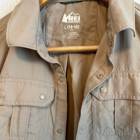 REI Tan Button Down Shirt Lightweight Cotton - Picture 3 of 4
